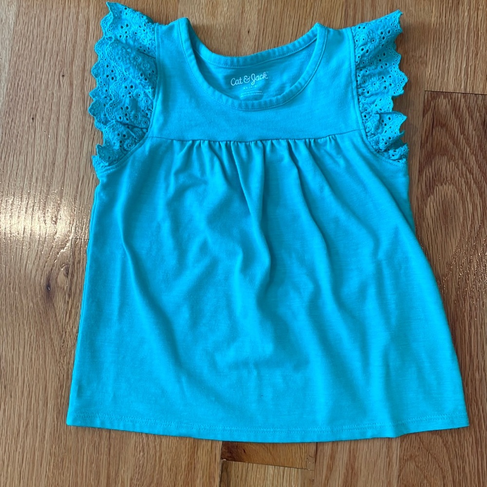 Cute sleeveless, smocked, girls top in size 4/5.